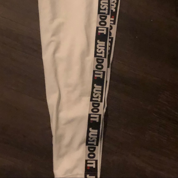 Men’s size small Nike track pants..NWT - Picture 3 of 3